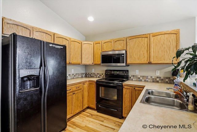 5400 LIZ RANCH RD, Cheyenne, WY 82007