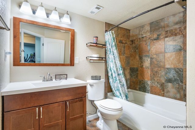5400 LIZ RANCH RD, Cheyenne, WY 82007