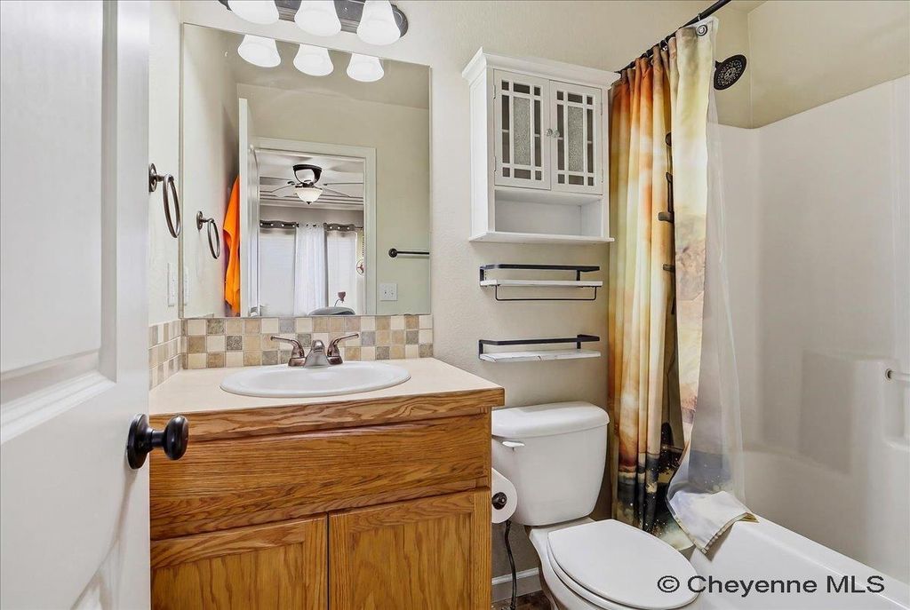 5400 LIZ RANCH RD, Cheyenne, WY 82007