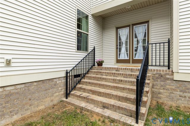 5948 Swift Fox Dr, Moseley, VA 23120