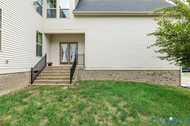 5948 Swift Fox Dr, Moseley, VA 23120