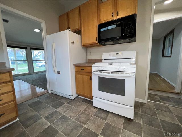 32028 Maine Street, Livonia, MI 48150