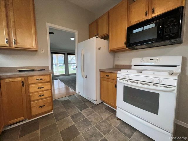 32028 Maine Street, Livonia, MI 48150