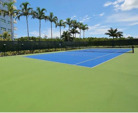 14951 Royal Oaks Lane 808, North Miami, FL 33181