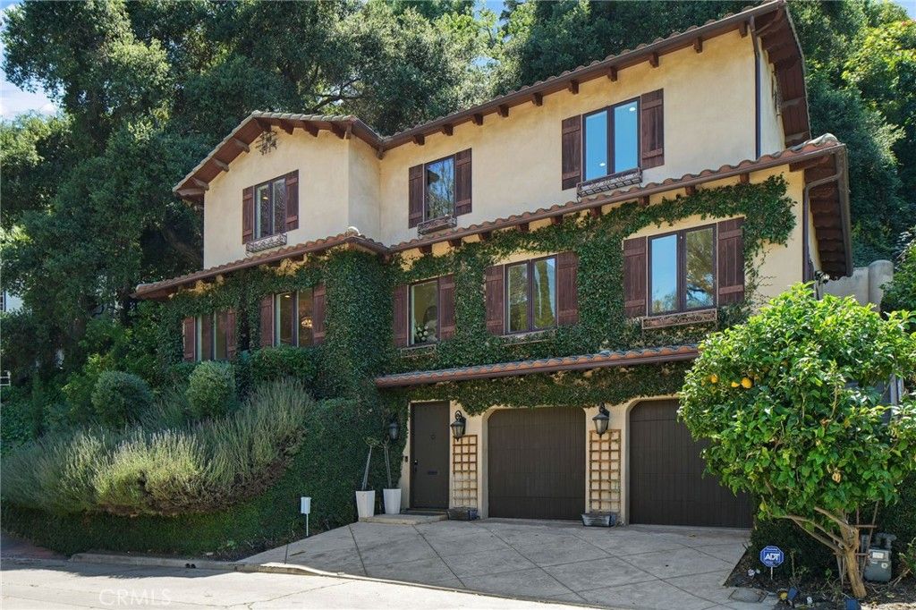 Image 1 of property listing at 3115 Ellington, Los Angeles, CA 90068