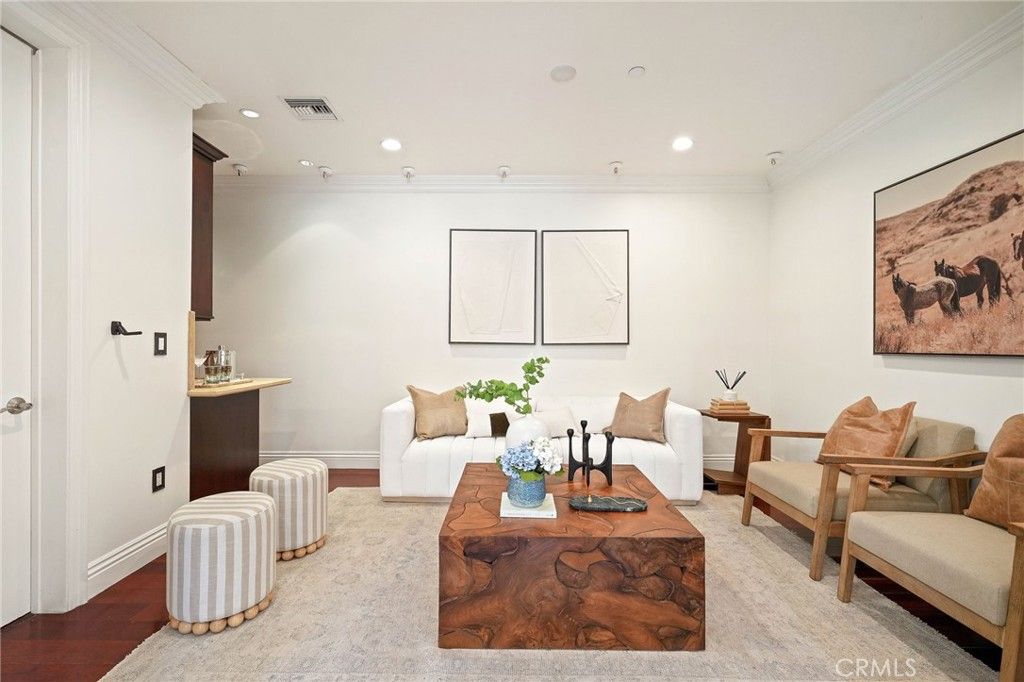 Image 12 of property listing at 3115 Ellington, Los Angeles, CA 90068