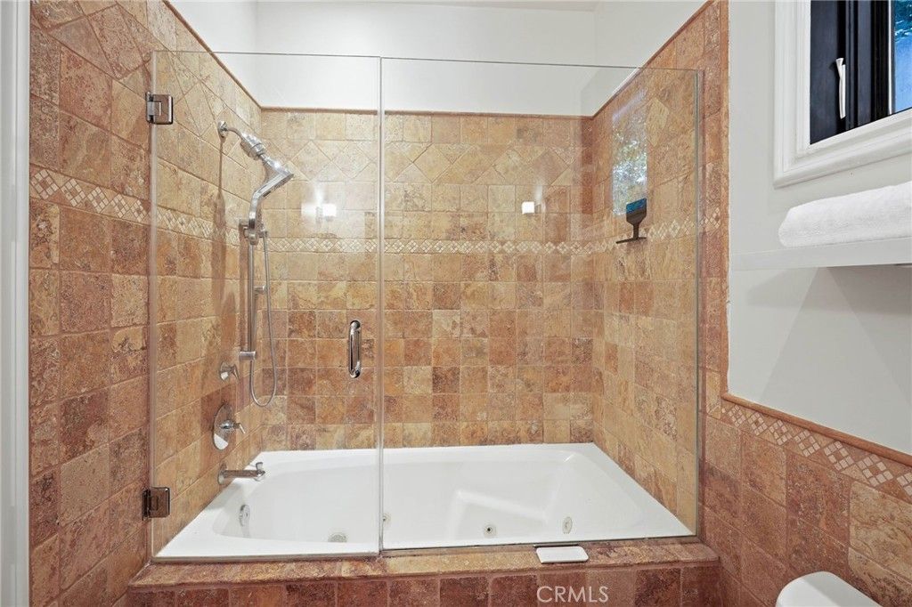 Image 14 of property listing at 3115 Ellington, Los Angeles, CA 90068