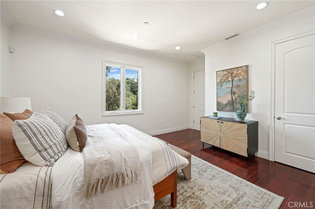 Image 15 of property listing at 3115 Ellington, Los Angeles, CA 90068