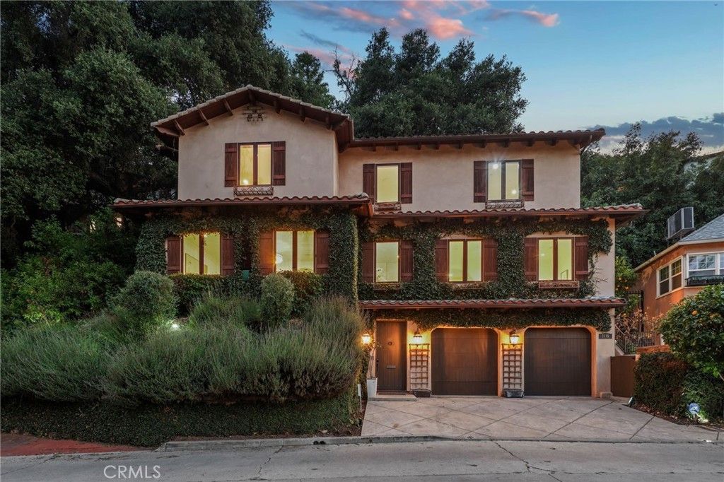 Image 2 of property listing at 3115 Ellington, Los Angeles, CA 90068