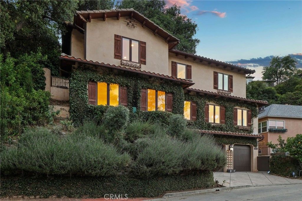 Image 3 of property listing at 3115 Ellington, Los Angeles, CA 90068