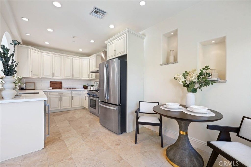 Image 40 of property listing at 3115 Ellington, Los Angeles, CA 90068