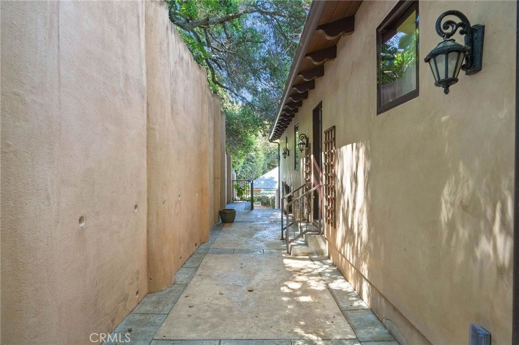 Image 48 of property listing at 3115 Ellington, Los Angeles, CA 90068