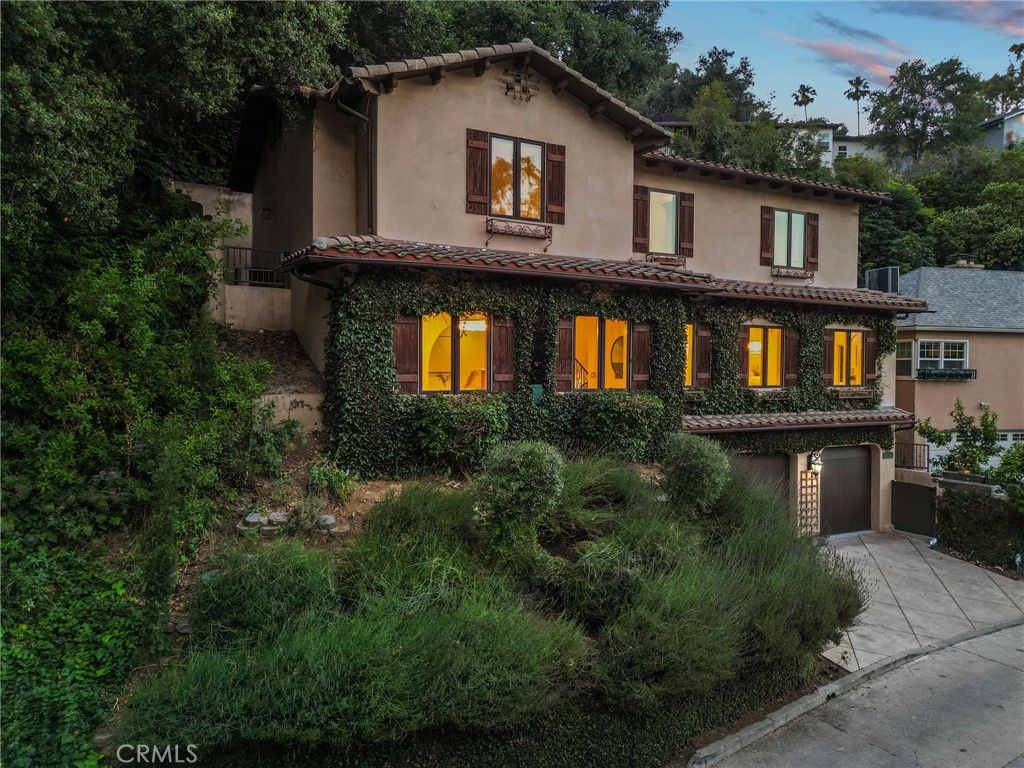 Image 51 of property listing at 3115 Ellington, Los Angeles, CA 90068