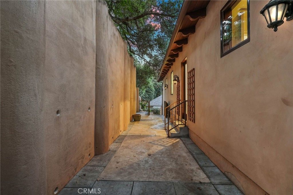 Image 54 of property listing at 3115 Ellington, Los Angeles, CA 90068