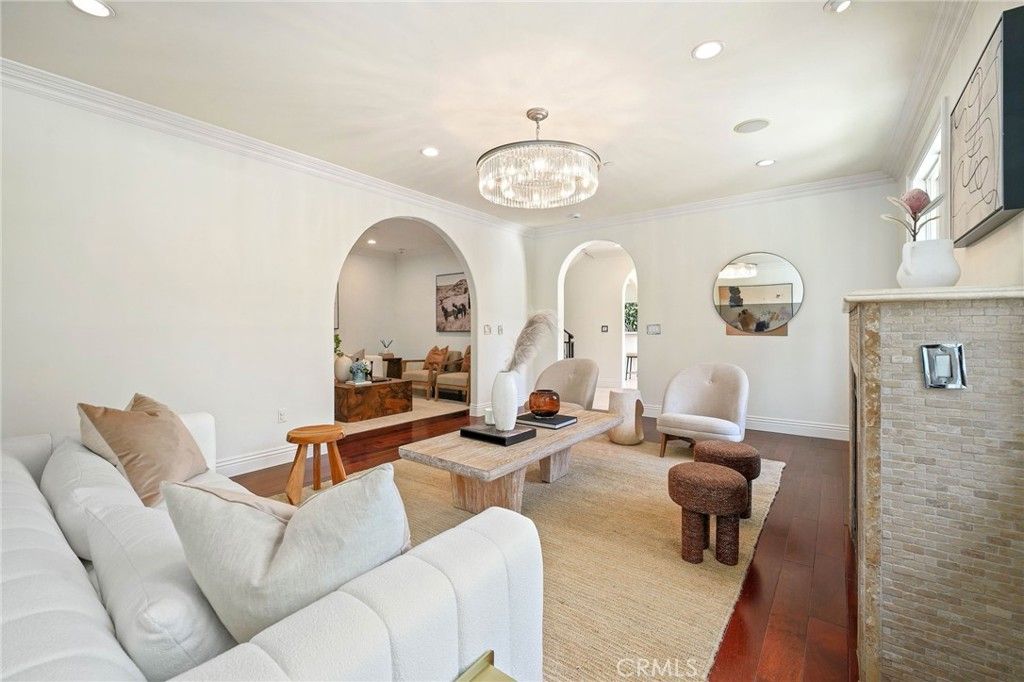 Image 8 of property listing at 3115 Ellington, Los Angeles, CA 90068