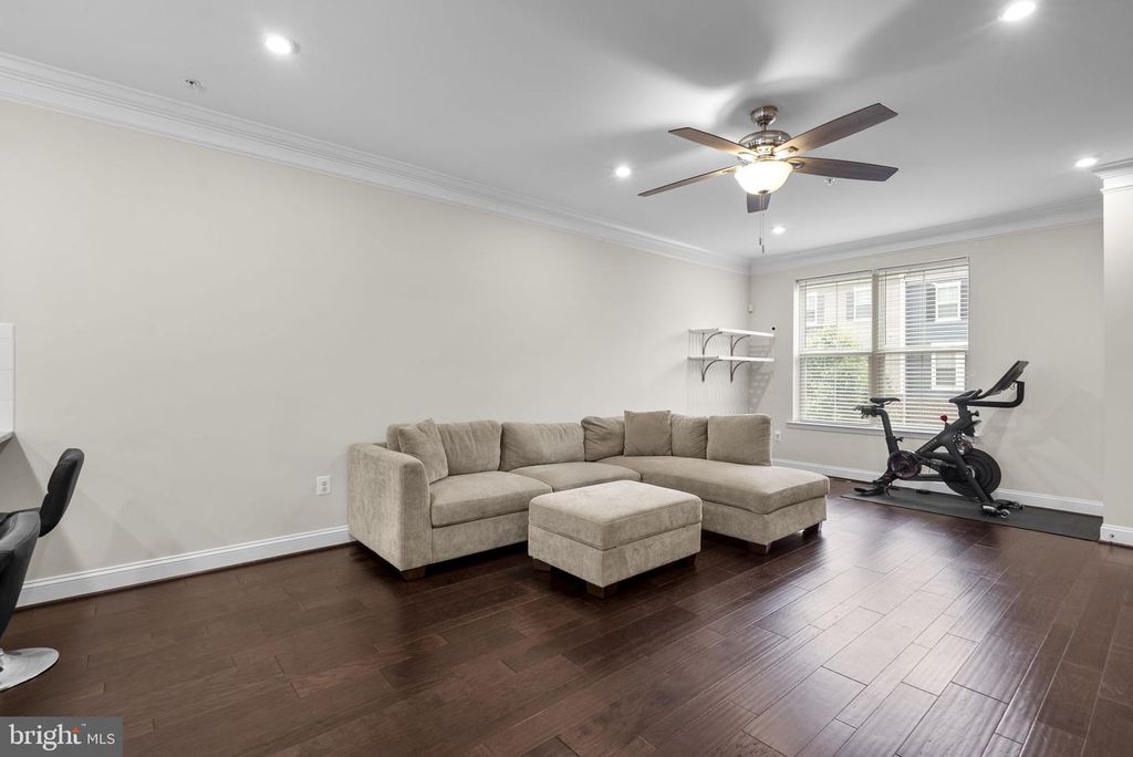 Image 11 of property listing at 1304 QUIET LAKE CV, Crofton, MD 21114