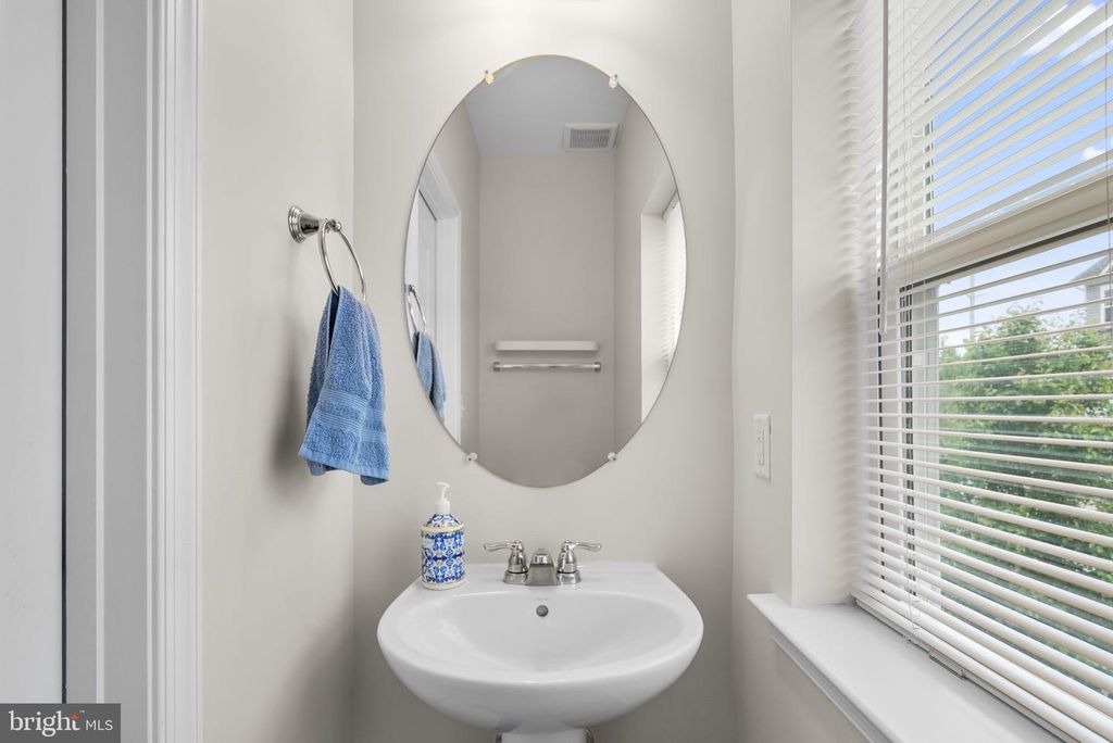 Image 12 of property listing at 1304 QUIET LAKE CV, Crofton, MD 21114