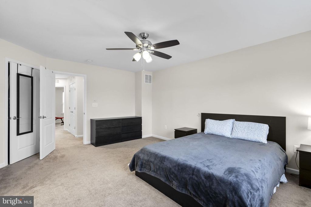 Image 13 of property listing at 1304 QUIET LAKE CV, Crofton, MD 21114