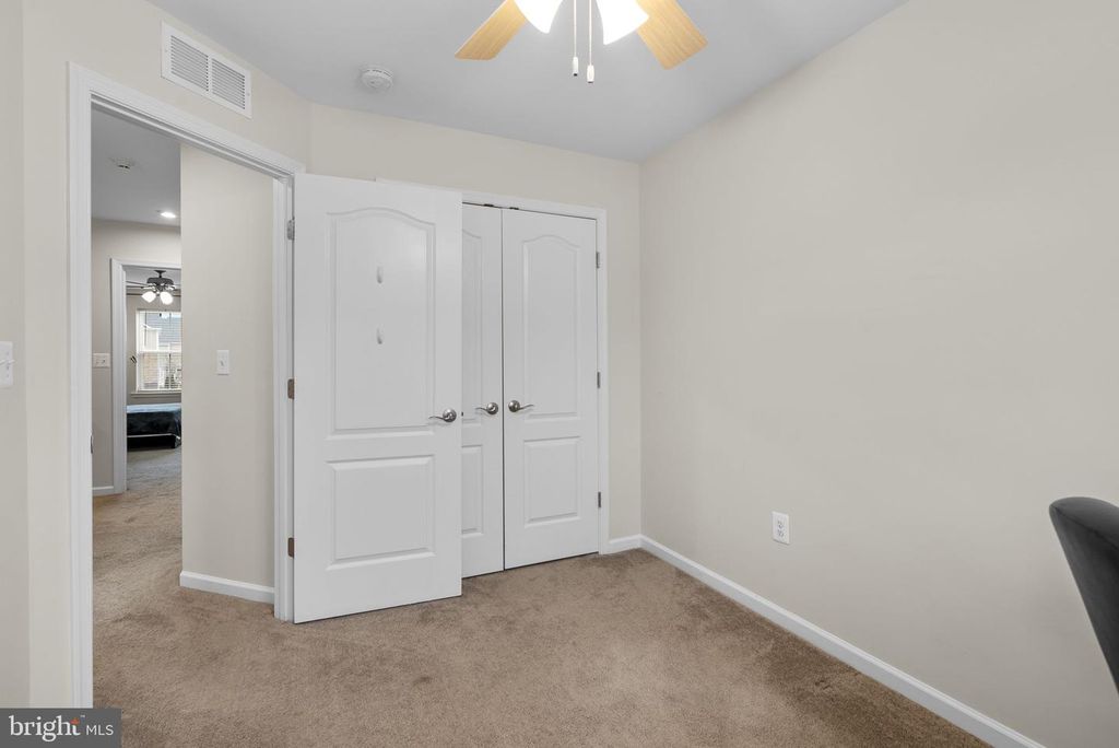 Image 16 of property listing at 1304 QUIET LAKE CV, Crofton, MD 21114