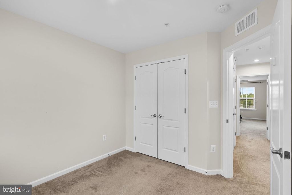 Image 18 of property listing at 1304 QUIET LAKE CV, Crofton, MD 21114