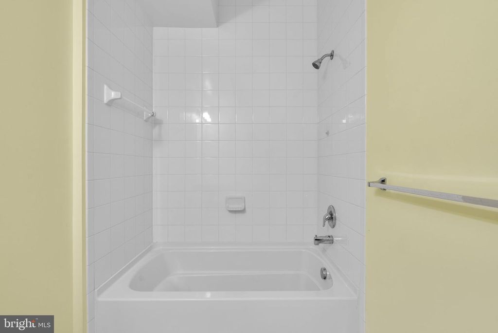 Image 25 of property listing at 1304 QUIET LAKE CV, Crofton, MD 21114
