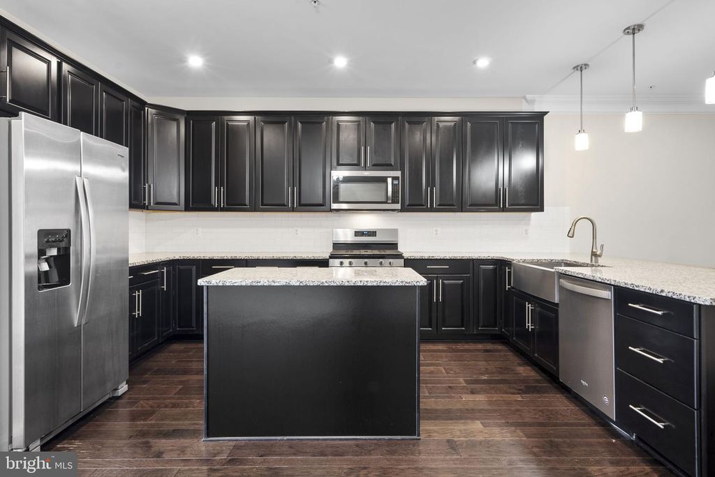 Image 4 of property listing at 1304 QUIET LAKE CV, Crofton, MD 21114