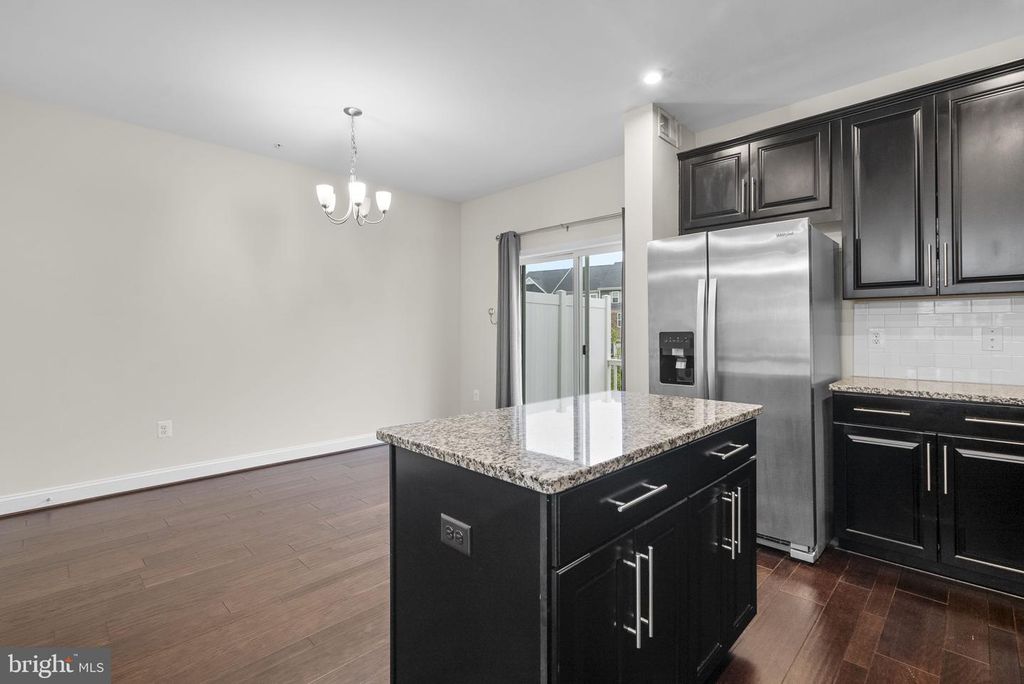 Image 8 of property listing at 1304 QUIET LAKE CV, Crofton, MD 21114