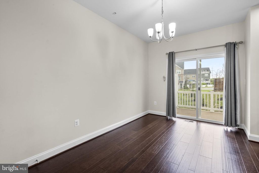 Image 9 of property listing at 1304 QUIET LAKE CV, Crofton, MD 21114