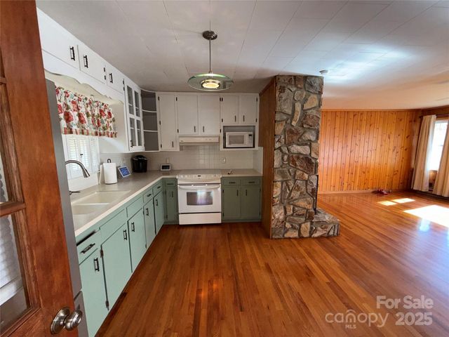 14 Lake View Drive N, Marion, NC 28752