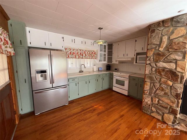 14 Lake View Drive N, Marion, NC 28752