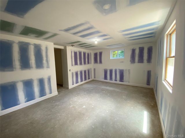 9 Nassau Road 1, Glen Cove, NY 11542