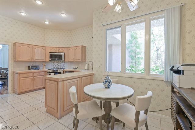 8275 Round Hills Circle, Las Vegas, NV 89113