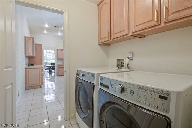 8275 Round Hills Circle, Las Vegas, NV 89113