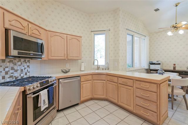 8275 Round Hills Circle, Las Vegas, NV 89113
