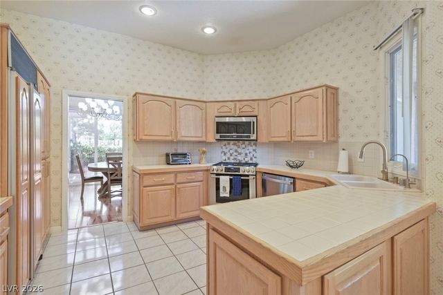 8275 Round Hills Circle, Las Vegas, NV 89113