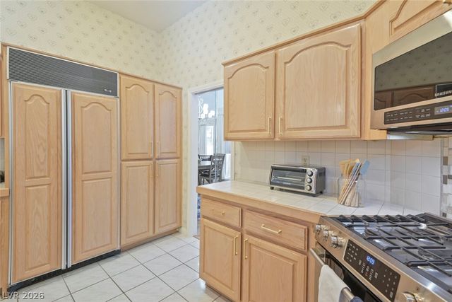 8275 Round Hills Circle, Las Vegas, NV 89113