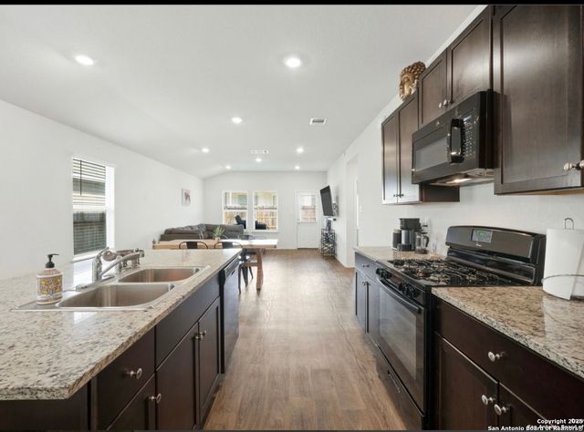 12221 Mulberry, San Antonio, TX 78245