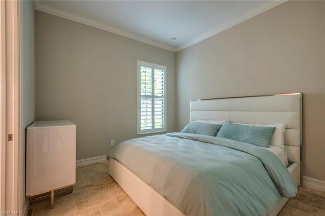 6560 Roma WAY, Naples, FL 34113