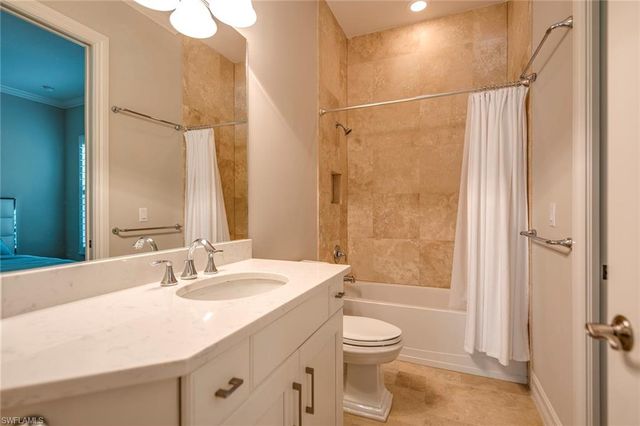 6560 Roma WAY, Naples, FL 34113