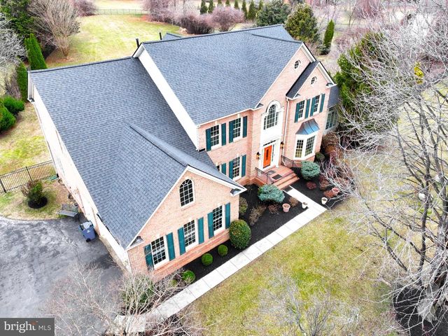 1096 GREAT PASSAGE BLVD, Great Falls, VA 22066