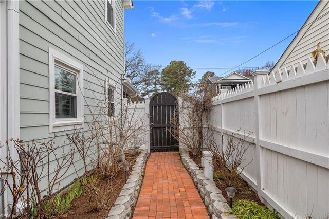 534 Pinewood DR, Virginia Beach, VA 23451