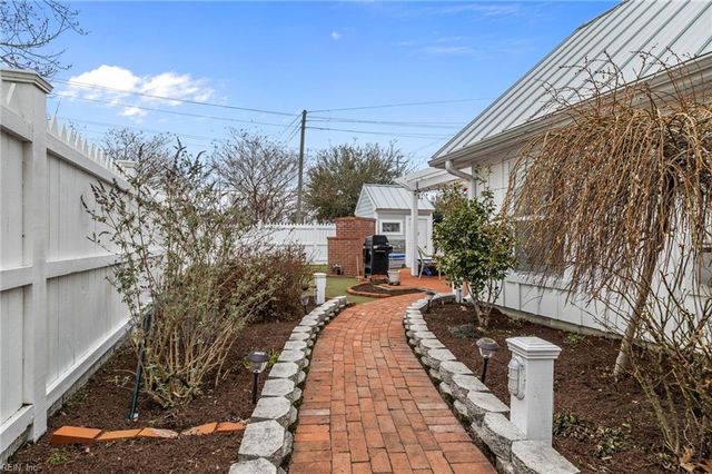 534 Pinewood DR, Virginia Beach, VA 23451