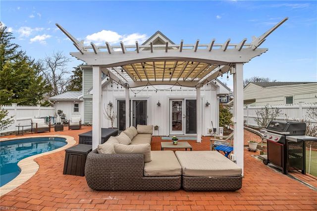 534 Pinewood DR, Virginia Beach, VA 23451