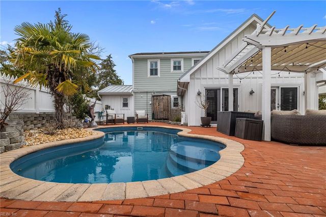 534 Pinewood DR, Virginia Beach, VA 23451