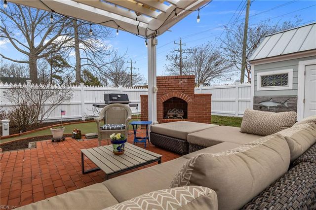 534 Pinewood DR, Virginia Beach, VA 23451