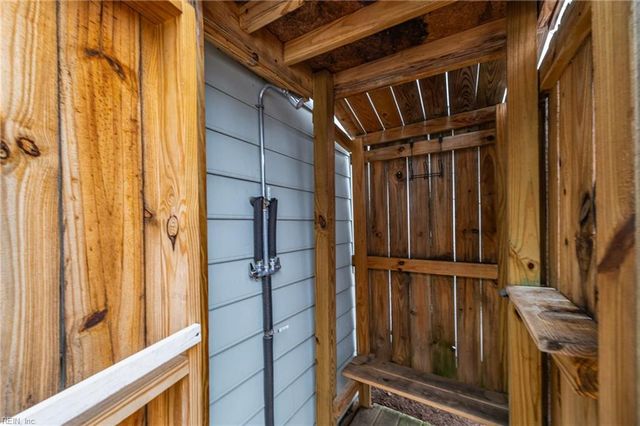 534 Pinewood DR, Virginia Beach, VA 23451