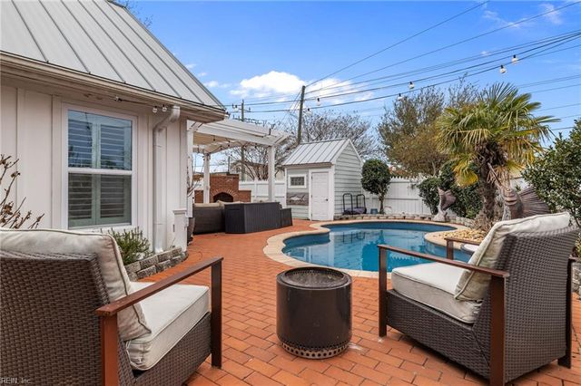 534 Pinewood DR, Virginia Beach, VA 23451