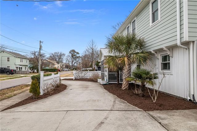 534 Pinewood DR, Virginia Beach, VA 23451