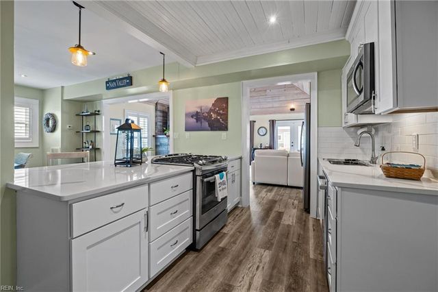 534 Pinewood DR, Virginia Beach, VA 23451