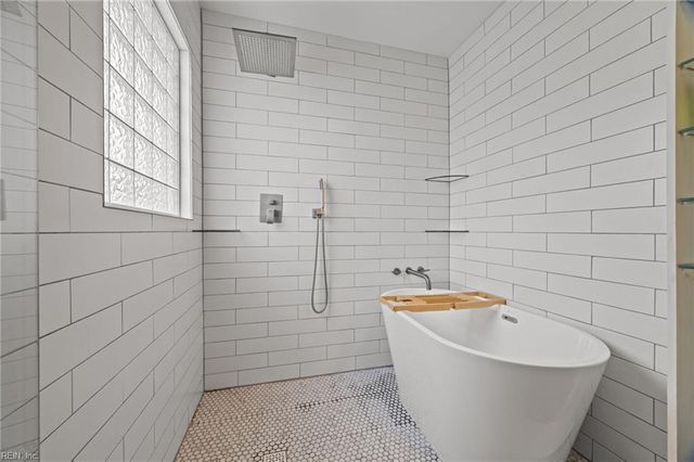 534 Pinewood DR, Virginia Beach, VA 23451